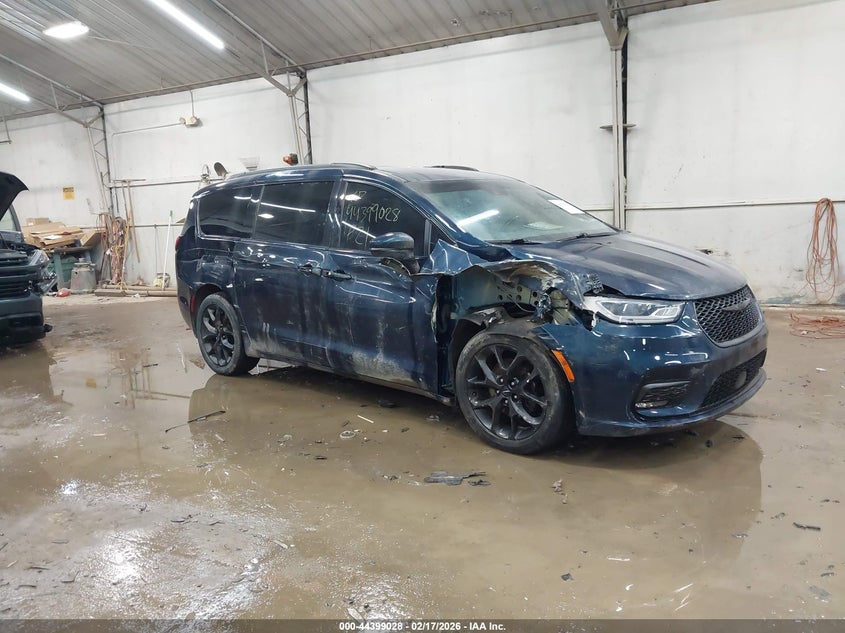 2021 Chrysler Pacifica VIN 2C4RC1FG0MR593315 IAAI salvage auction — RIGHT FRONT, Salvage Title, sold $3,900 on 2026-08-28 (photo 1)