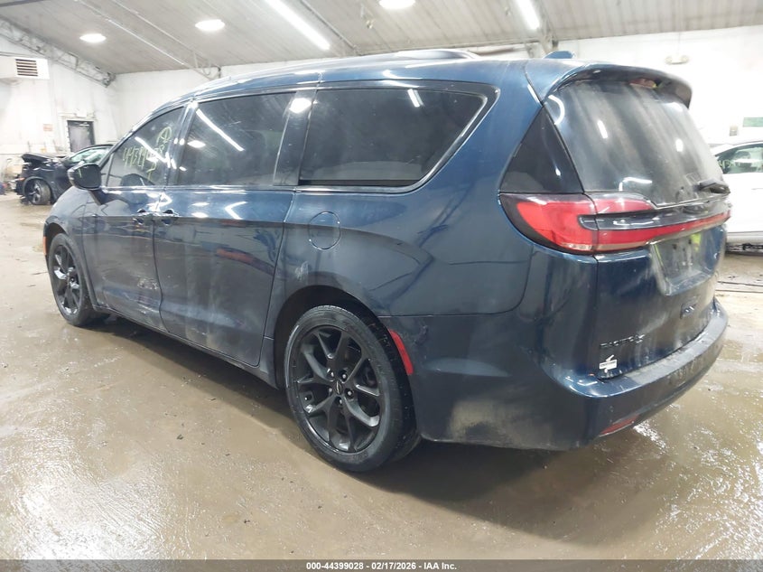 2021 Chrysler Pacifica VIN 2C4RC1FG0MR593315 IAAI salvage auction — RIGHT FRONT, Salvage Title, sold $3,900 on 2026-08-28 (photo 3)