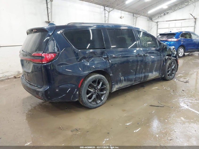 2021 Chrysler Pacifica VIN 2C4RC1FG0MR593315 IAAI salvage auction — RIGHT FRONT, Salvage Title, sold $3,900 on 2026-08-28 (photo 4)