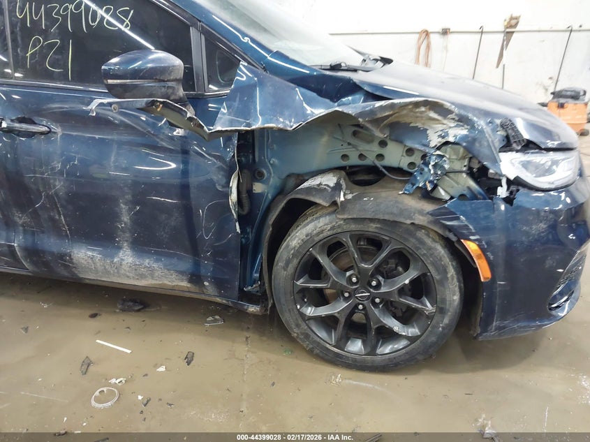 2021 Chrysler Pacifica VIN 2C4RC1FG0MR593315 IAAI salvage auction — RIGHT FRONT, Salvage Title, sold $3,900 on 2026-08-28 (photo 6)