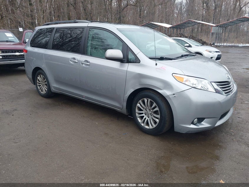 2011 Toyota Sienna VIN 5TDYK3DC7BS173078 IAAI salvage auction — RIGHT SIDE, Salvage - Greater Than 75% (Maryland), sold $2,100 on 2026-07-28 (photo 1)