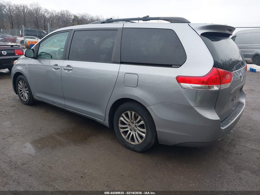 2011 Toyota Sienna VIN 5TDYK3DC7BS173078 IAAI salvage auction — RIGHT SIDE, Salvage - Greater Than 75% (Maryland), sold $2,100 on 2026-07-28 (photo 3)