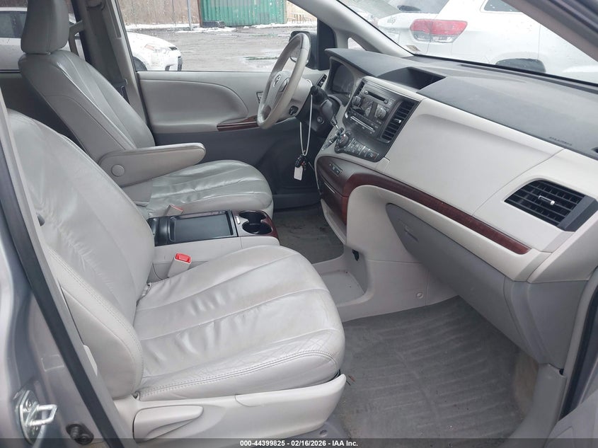 2011 Toyota Sienna VIN 5TDYK3DC7BS173078 IAAI salvage auction — RIGHT SIDE, Salvage - Greater Than 75% (Maryland), sold $2,100 on 2026-07-28 (photo 5)