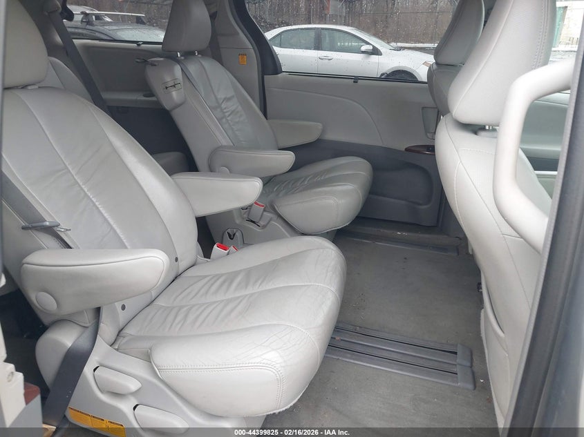 2011 Toyota Sienna VIN 5TDYK3DC7BS173078 IAAI salvage auction — RIGHT SIDE, Salvage - Greater Than 75% (Maryland), sold $2,100 on 2026-07-28 (photo 8)