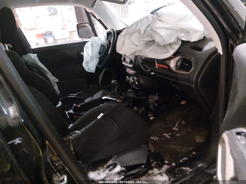 2017 Jeep Renegade VIN ZACCJBBB4HPE95068 IAAI salvage auction — FRONT END, Salvage (Vermont), sold $125 on 2026-07-16 (photo 5)