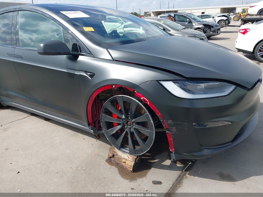 2023 Tesla Model x VIN 7SAXCBE6XPF405036 IAAI salvage auction — RIGHT FRONT, Salvage Title, sold $28,500 on 2026-07-23 (photo 6)