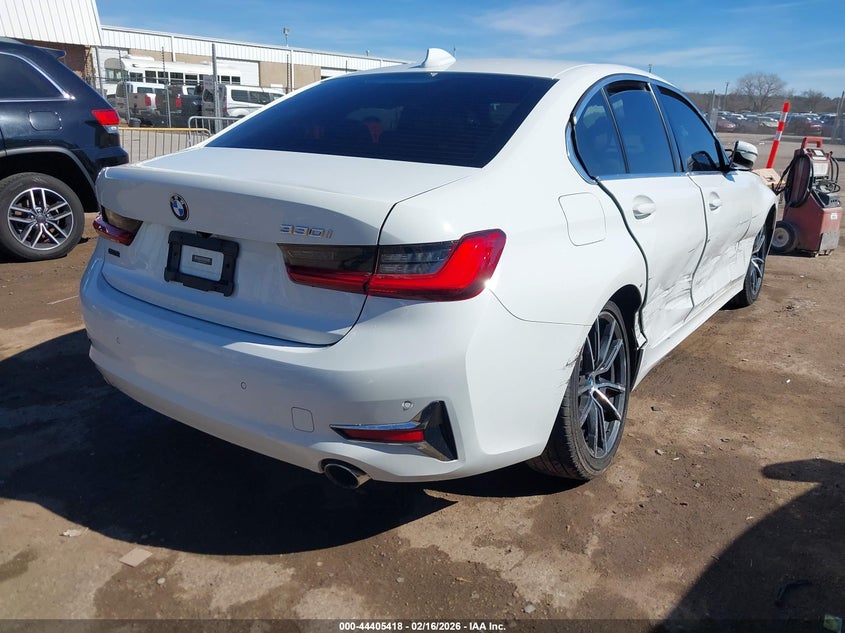 2019 BMW 3er VIN WBA5R1C56KFH18080 IAAI salvage auction — RIGHT SIDE, Salvage Title, sold $7,325 on 2026-08-12 (photo 4)