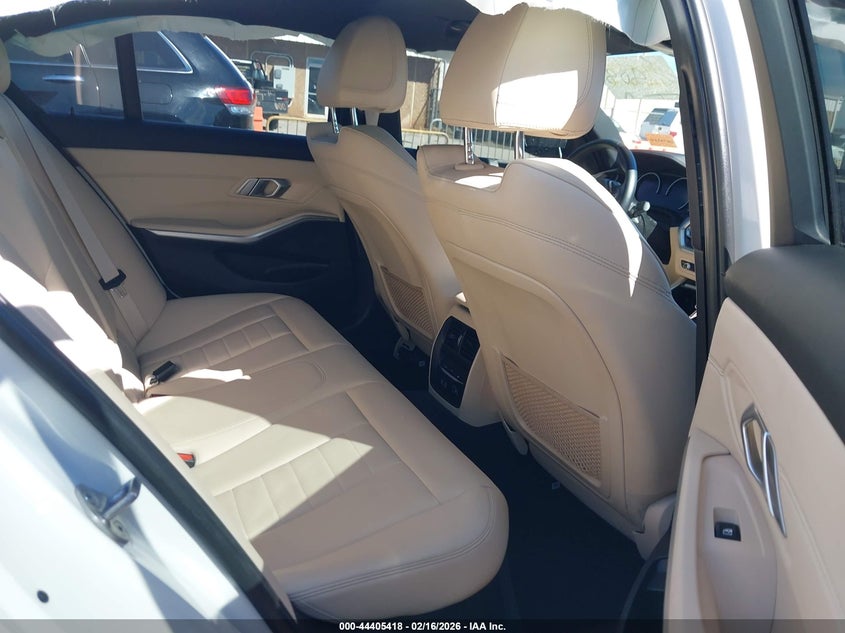 2019 BMW 3er VIN WBA5R1C56KFH18080 IAAI salvage auction — RIGHT SIDE, Salvage Title, sold $7,325 on 2026-08-12 (photo 8)