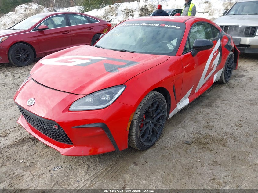 2025 Toyota Gr 86 VIN JF1ZNBE13S8756812 IAAI salvage auction — LEFT & RIGHT, Salvage (Massachusetts), sold $9,250 on 2026-07-21 (photo 2)