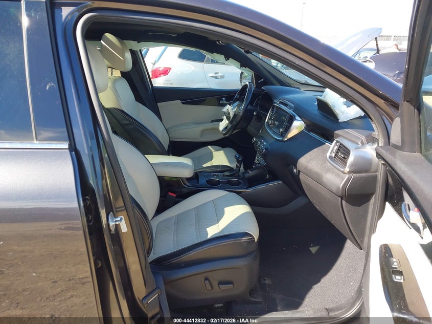 2017 Kia Sorento VIN 5XYPKDA58HG283683 IAAI salvage auction — LEFT FRONT, Salvage Title, sold $2,075 on 2026-07-23 (photo 5)