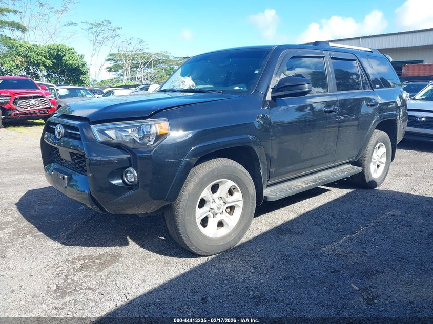 2022 Toyota 4runner VIN JTEMU5JR6N6076807 IAAI salvage auction — SIDE, Clear (Hawaii), sold $10,100 on 2026-07-28 (photo 2)