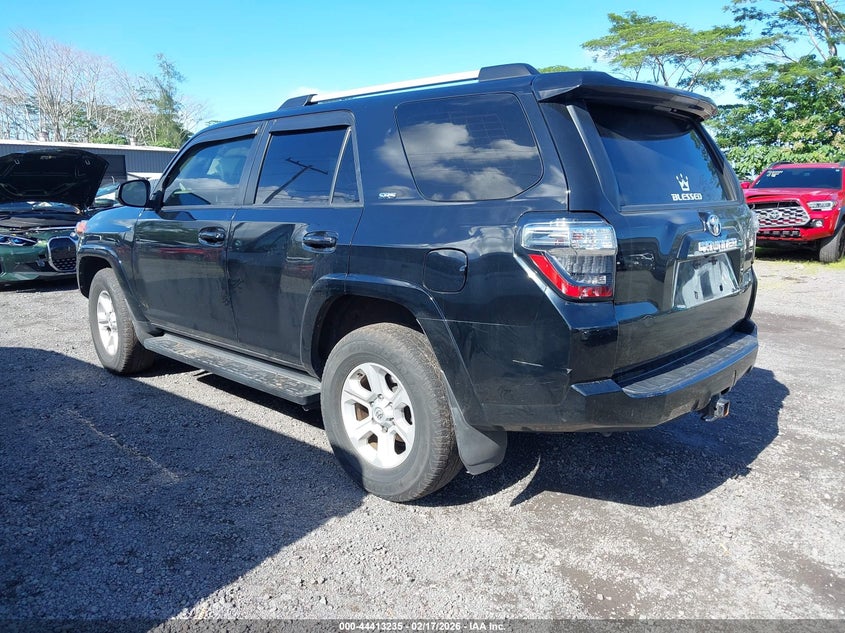 2022 Toyota 4runner VIN JTEMU5JR6N6076807 IAAI salvage auction — SIDE, Clear (Hawaii), sold $10,100 on 2026-07-28 (photo 3)