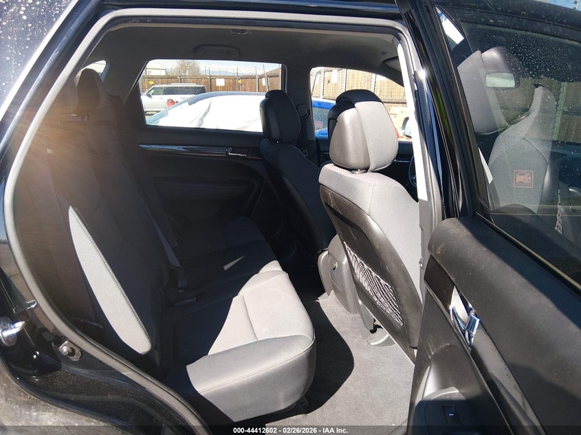 2013 Kia Sorento VIN 5XYKTCA65DG313422 IAAI salvage auction — THEFT, Other, sold $575 on 2026-07-28 (photo 8)