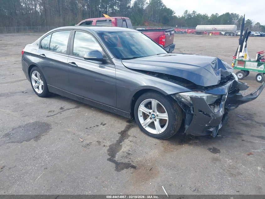 2013 BMW 3er VIN WBA3B5C52DF596529 IAAI salvage auction — FRONT END, Salvage (Mississippi), sold $825 on 2026-08-19 (photo 1)