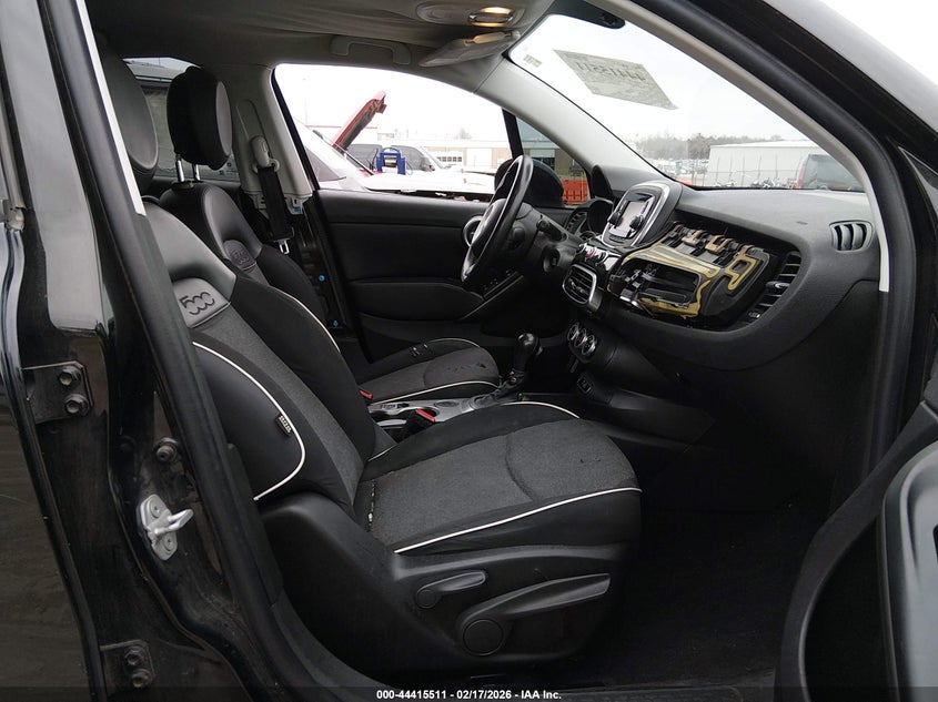 2017 Fiat 500x VIN ZFBCFXAB7HP579580 IAAI salvage auction — REAR END, Salvage Title, sold $625 on 2026-07-29 (photo 5)