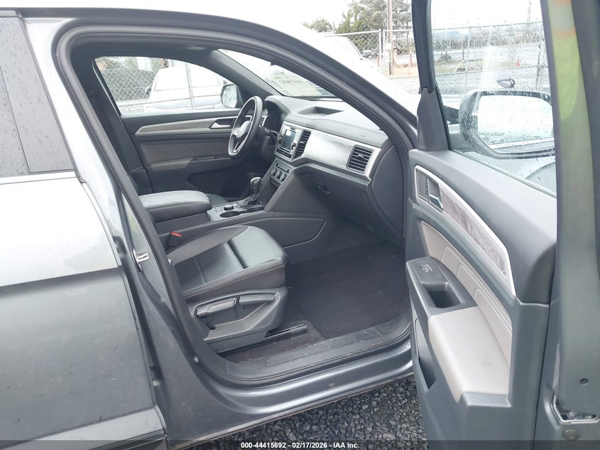 2022 Volkswagen Atlas cross sport VIN 1V2LC2CAXNC218505 IAAI salvage auction — SIDE, Salvage Title, sold $7,100 on 2026-07-10 (photo 5)
