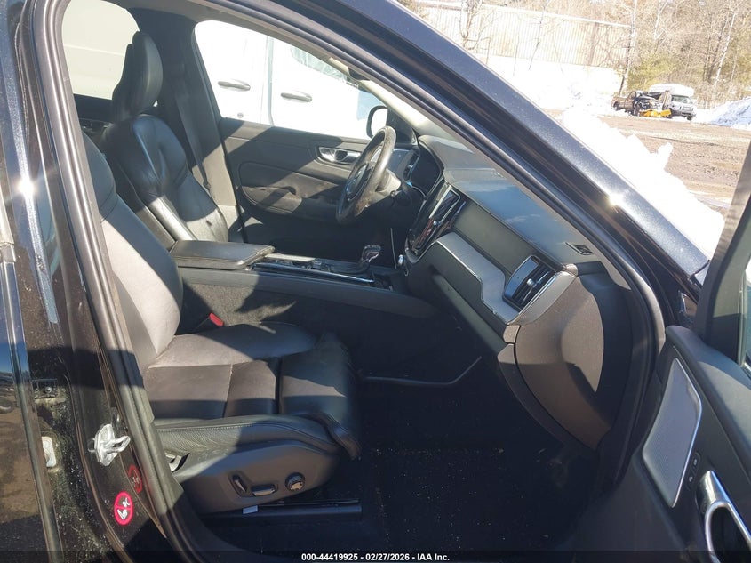 2018 Volvo Xc60 VIN LYVA22RL0JB122756 IAAI salvage auction — SIDE, Salvage Title, sold $5,900 on 2026-07-20 (photo 5)