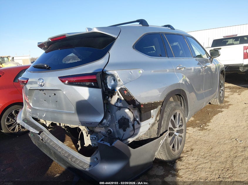 2022 Toyota Highlander VIN 5TDGZRBH9NS561247 IAAI salvage auction — REAR END, Clear (Oklahoma), sold $16,000 on 2026-07-29 (photo 4)