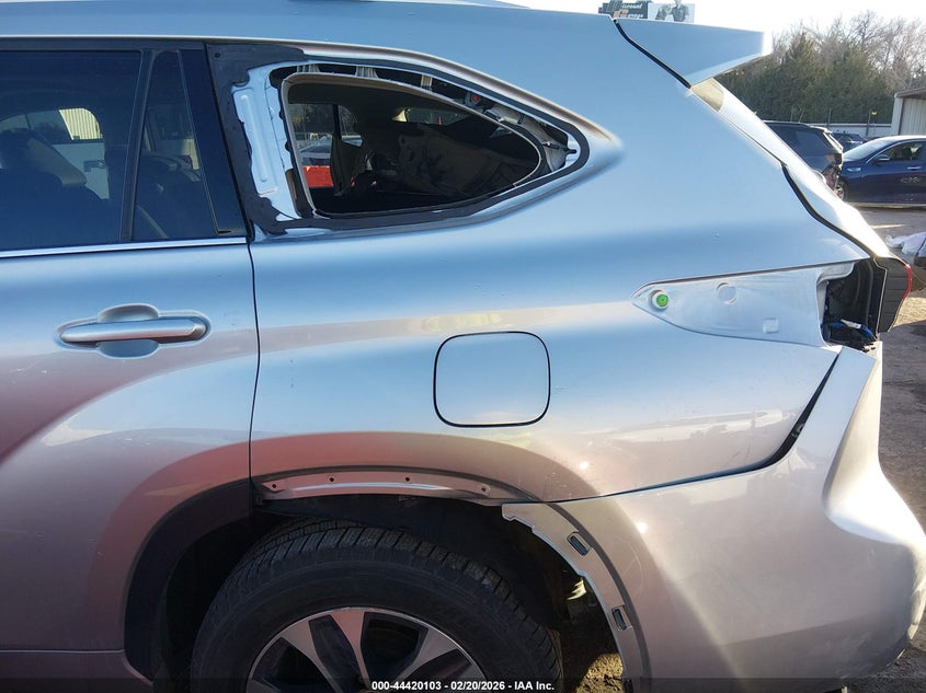2022 Toyota Highlander VIN 5TDGZRBH9NS561247 IAAI salvage auction — REAR END, Clear (Oklahoma), sold $16,000 on 2026-07-29 (photo 6)