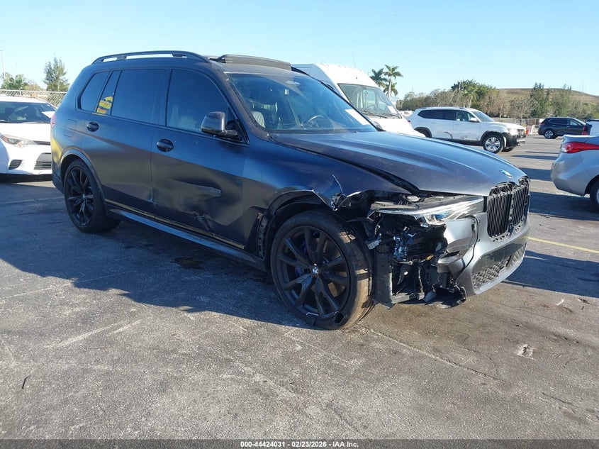 2021 BMW X7 VIN 5UXCX6C04M9E90131 IAAI salvage auction — SIDE, Salvage Title, sold $20,800 on 2026-07-20 (photo 1)