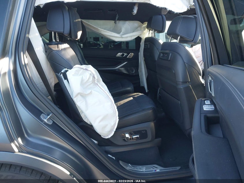 2021 BMW X7 VIN 5UXCX6C04M9E90131 IAAI salvage auction — RIGHT SIDE, Salvage Title, sold $20,800 on 2026-07-30 (photo 8)