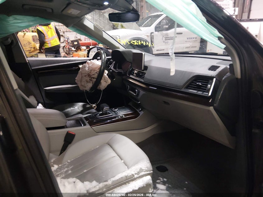 2019 Audi Q5 VIN WA1BNAFY4K2104814 IAAI salvage auction — LEFT FRONT, Salvage (Massachusetts), sold $4,000 on 2026-07-28 (photo 5)