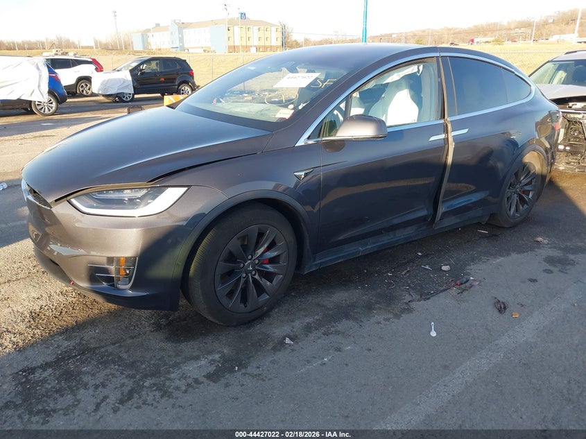 2018 Tesla Model x VIN 5YJXCBE45JF089774 IAAI salvage auction — SIDE, Salvage (Missouri), sold $5,500 on 2026-07-29 (photo 2)