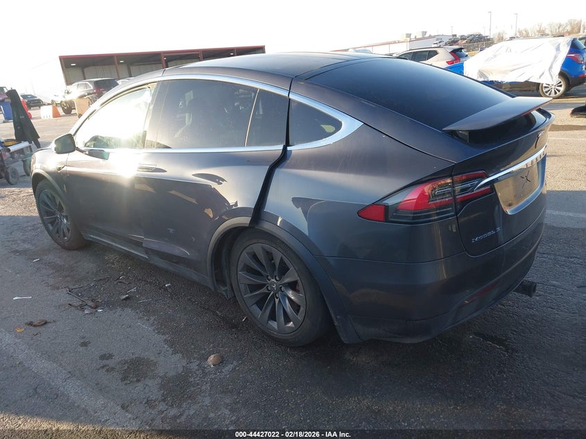 2018 Tesla Model x VIN 5YJXCBE45JF089774 IAAI salvage auction — SIDE, Salvage (Missouri), sold $5,500 on 2026-07-29 (photo 3)