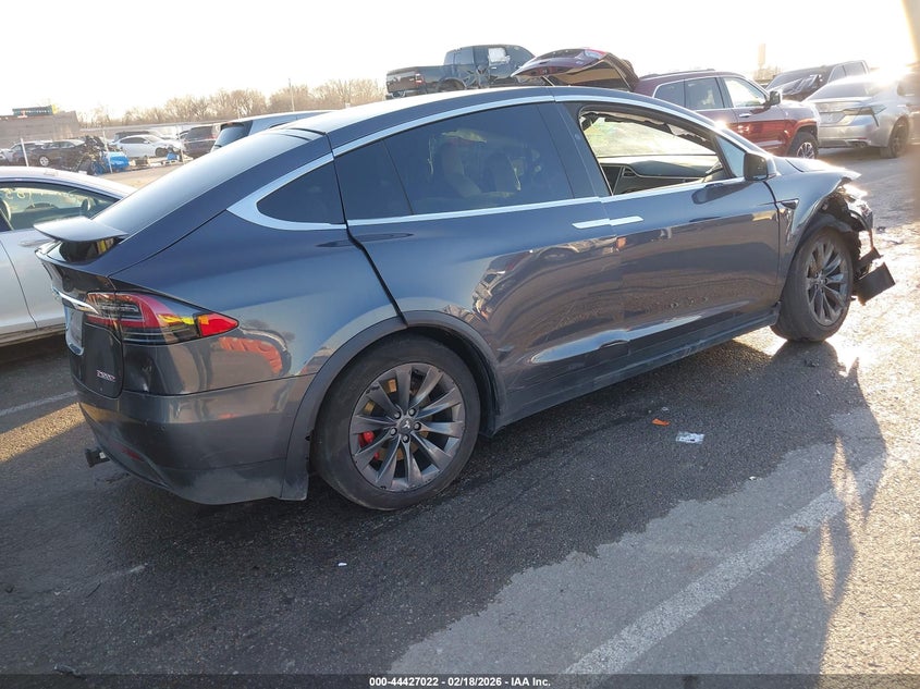 2018 Tesla Model x VIN 5YJXCBE45JF089774 IAAI salvage auction — SIDE, Salvage (Missouri), sold $5,500 on 2026-07-29 (photo 4)