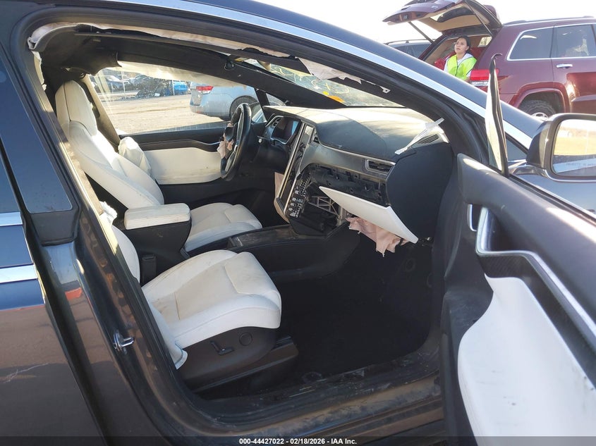 2018 Tesla Model x VIN 5YJXCBE45JF089774 IAAI salvage auction — SIDE, Salvage (Missouri), sold $5,500 on 2026-07-29 (photo 5)