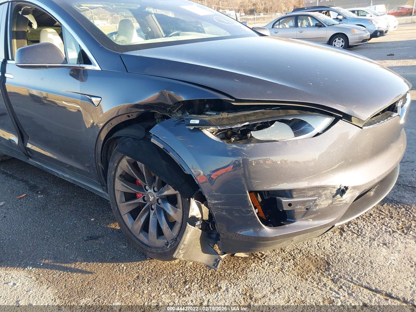 2018 Tesla Model x VIN 5YJXCBE45JF089774 IAAI salvage auction — SIDE, Salvage (Missouri), sold $5,500 on 2026-07-29 (photo 6)