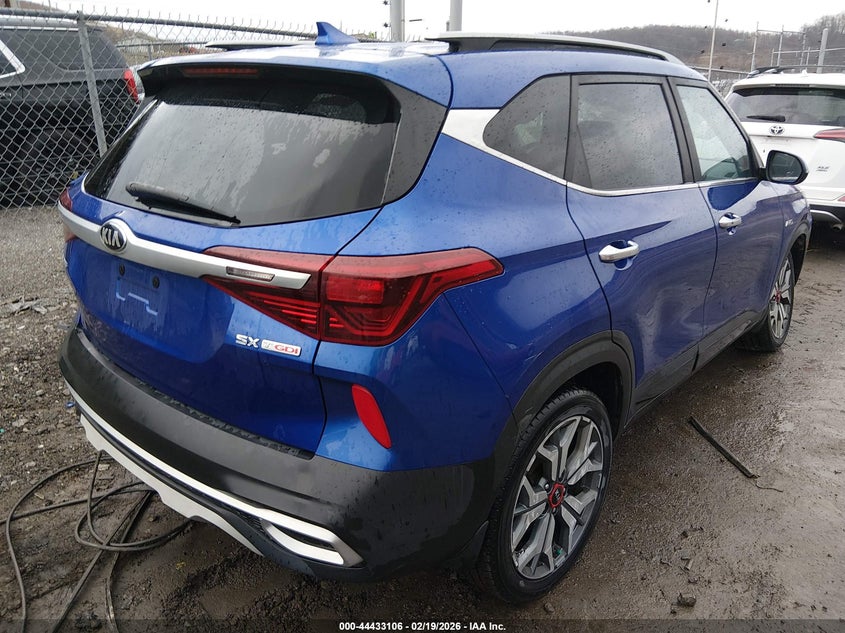 2021 Kia Seltos VIN KNDETCA2XM7107942 IAAI salvage auction — LEFT & RIGHT, Salvage Title, sold $25 on 2026-07-30 (photo 4)