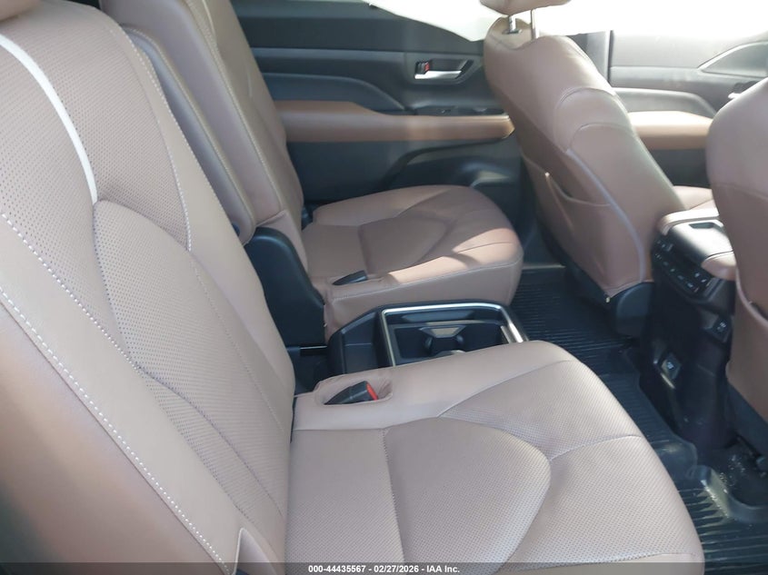2024 Toyota Highlander VIN 5TDAAAB58RS070016 IAAI salvage auction — FRONT END, Salvage Title, sold $23,100 on 2026-07-21 (photo 8)