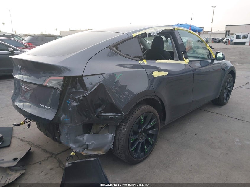 2023 Tesla Model y VIN 7SAYGDEE8PA078726 IAAI salvage auction — REAR END, Salvage Title, sold $11,000 on 2026-07-11 (photo 4)