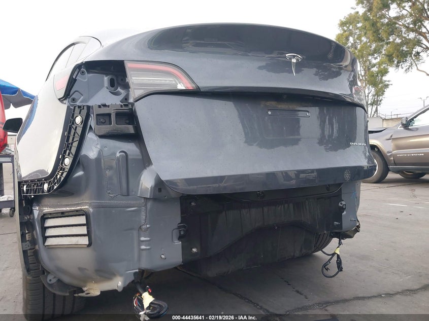 2023 Tesla Model y VIN 7SAYGDEE8PA078726 IAAI salvage auction — REAR END, Salvage Title, sold $11,000 on 2026-07-11 (photo 6)