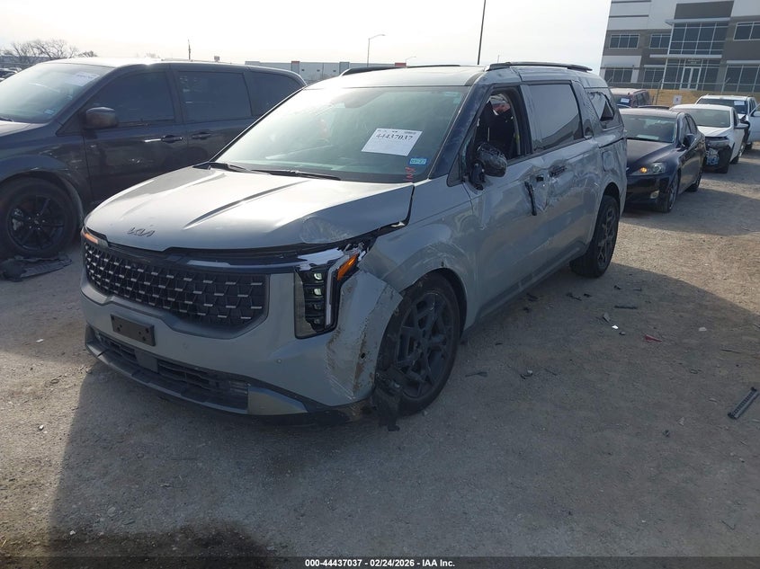 2025 Kia Carnival VIN KNDNE5KA2S6043720 IAAI salvage auction — ROLLOVER, Salvage (Texas), sold $11,400 on 2026-07-21 (photo 2)