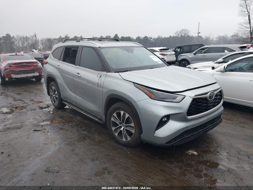 2022 Toyota Highlander VIN 5TDHZRBH4NS175193 IAAI salvage auction — RIGHT SIDE, Salvage Title, sold $15,100 on 2026-07-21 (photo 1)