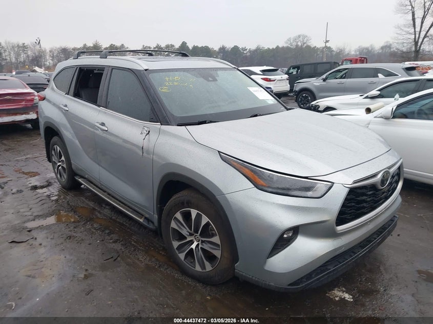 2022 Toyota Highlander VIN 5TDHZRBH4NS175193 IAAI salvage auction — RIGHT SIDE, Salvage Title, sold $15,100 on 2026-07-21 (photo 6)