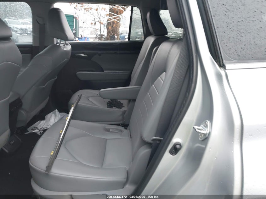 2022 Toyota Highlander VIN 5TDHZRBH4NS175193 IAAI salvage auction — RIGHT SIDE, Salvage Title, sold $15,100 on 2026-07-21 (photo 8)