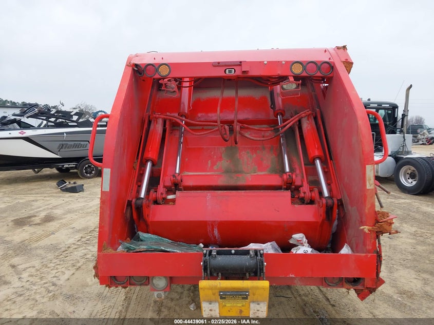 2026 VIN 1M2MDBAA7TS077932 IAAI salvage auction — FRONT & REAR, Salvage Title, sold $20,600 on 2026-07-12 (photo 6)