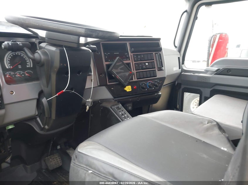2026 VIN 1M2MDBAA7TS077932 IAAI salvage auction — FRONT & REAR, Salvage Title, sold $20,600 on 2026-07-12 (photo 7)