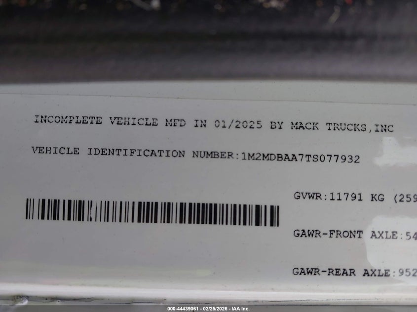 2026 VIN 1M2MDBAA7TS077932 IAAI salvage auction — FRONT & REAR, Salvage Title, sold $20,600 on 2026-07-12 (photo 8)