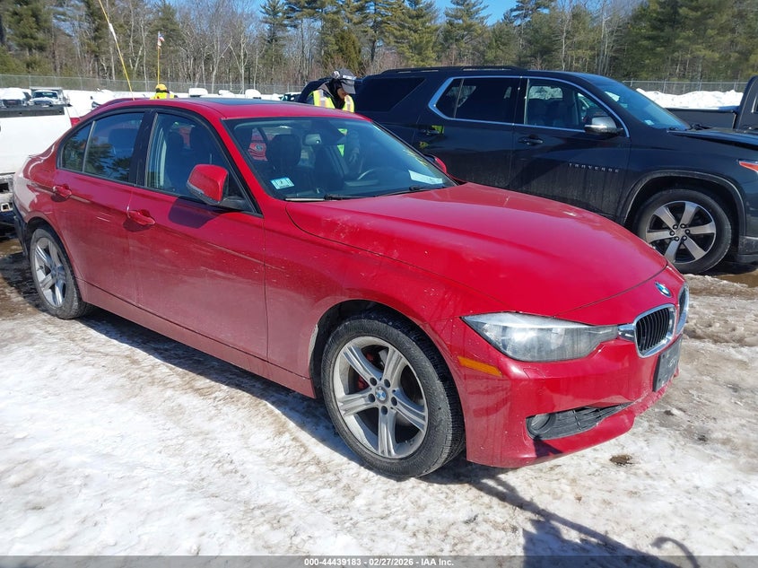 2013 BMW 3er VIN WBA3B3G57DNR80794 IAAI salvage auction — REAR END, Salvage Title, sold $825 on 2026-07-17 (photo 1)