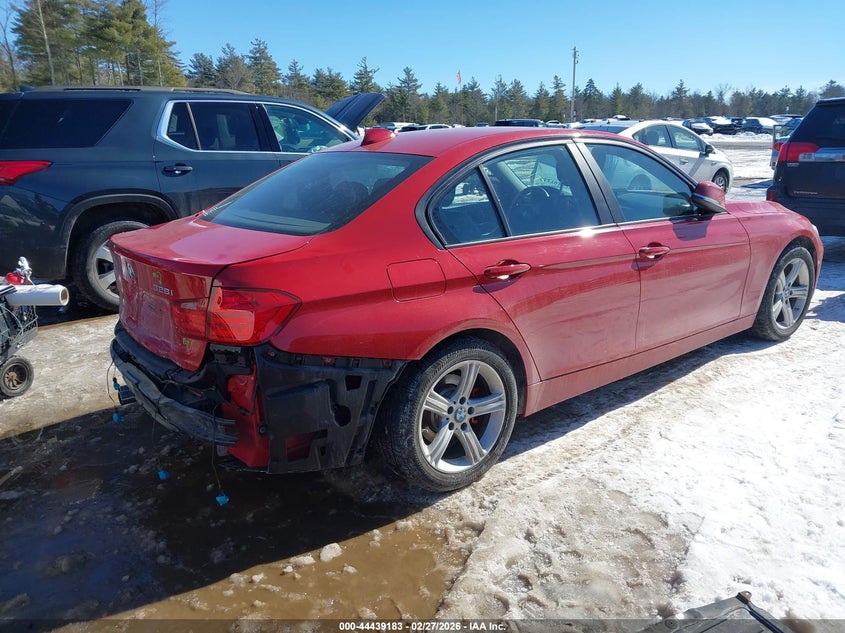 2013 BMW 3er VIN WBA3B3G57DNR80794 IAAI salvage auction — REAR END, Salvage Title, sold $825 on 2026-07-17 (photo 4)
