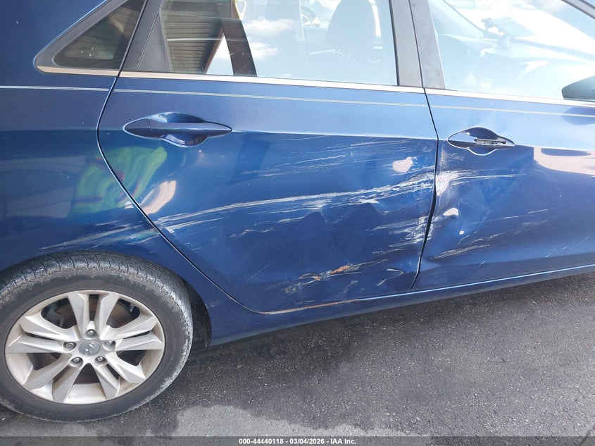 2013 Hyundai Elantra VIN KMHD35LE6DU108467 IAAI salvage auction — RIGHT SIDE, Salvage Title, sold $700 on 2026-07-08 (photo 6)