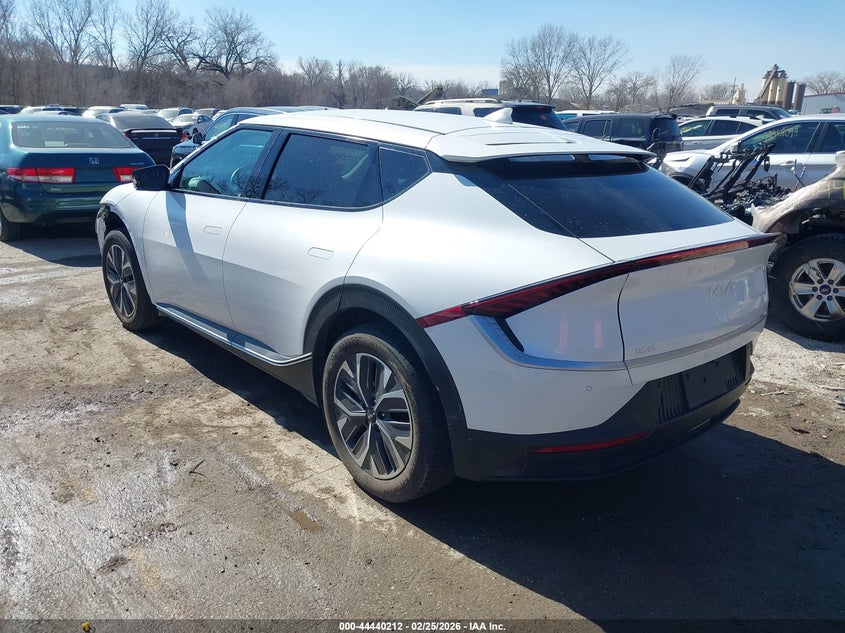 2024 Kia Ev6 VIN KNDC34LB3R5204686 IAAI salvage auction — FRONT END, Salvage (Kansas), sold $8,250 on 2026-07-22 (photo 3)