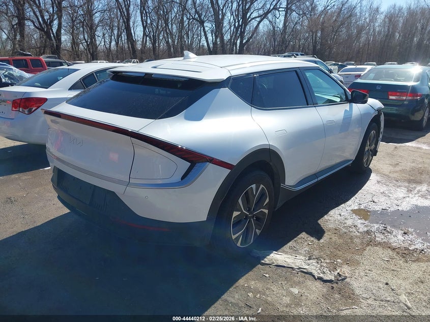 2024 Kia Ev6 VIN KNDC34LB3R5204686 IAAI salvage auction — FRONT END, Salvage (Kansas), sold $8,250 on 2026-07-22 (photo 4)