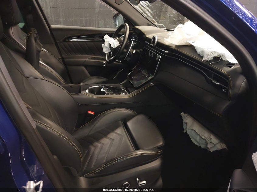2023 Maserati Grecale VIN ZN682AVM0P7413082 IAAI salvage auction — FRONT END, Salvage Title, sold $10,100 on 2026-08-18 (photo 5)