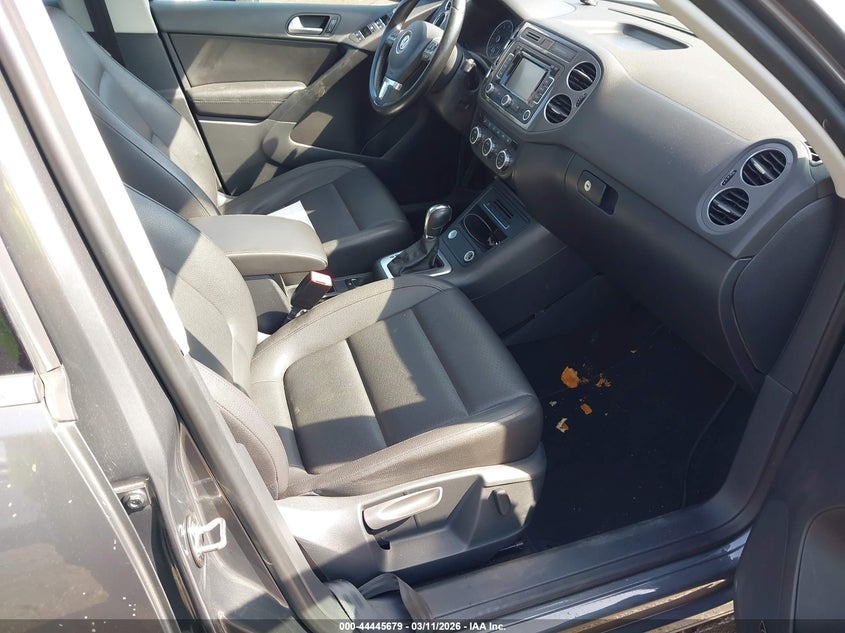 2014 Volkswagen Tiguan VIN WVGAV3AXXEW605162 IAAI salvage auction — LEFT FRONT, Salvage Title, sold $1,050 on 2026-07-10 (photo 5)