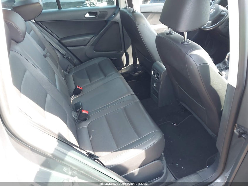 2014 Volkswagen Tiguan VIN WVGAV3AXXEW605162 IAAI salvage auction — LEFT FRONT, Salvage Title, sold $1,050 on 2026-07-10 (photo 8)